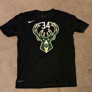 Nike Black and Green Men's Graphic Shirt Jersey